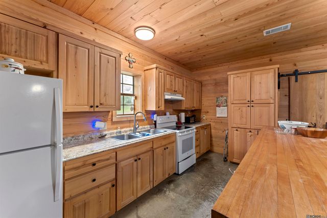 6409 Pohlman Rd, St Francisville, LA 70775