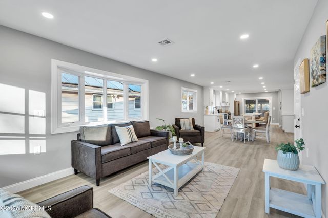 15 Mount Logan Lane, Toms River, NJ 08753