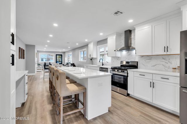 15 Mount Logan Lane, Toms River, NJ 08753