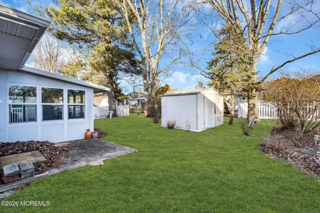 15 Mount Logan Lane, Toms River, NJ 08753