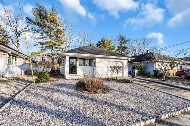 15 Mount Logan Lane, Toms River, NJ 08753