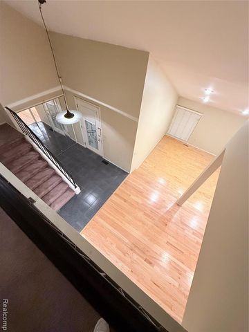 6842 Indian Creek Drive, West Bloomfield, MI 48322