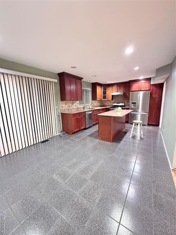 6842 Indian Creek Drive, West Bloomfield, MI 48322