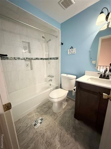 6842 Indian Creek Drive, West Bloomfield, MI 48322