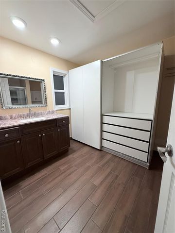 6842 Indian Creek Drive, West Bloomfield, MI 48322