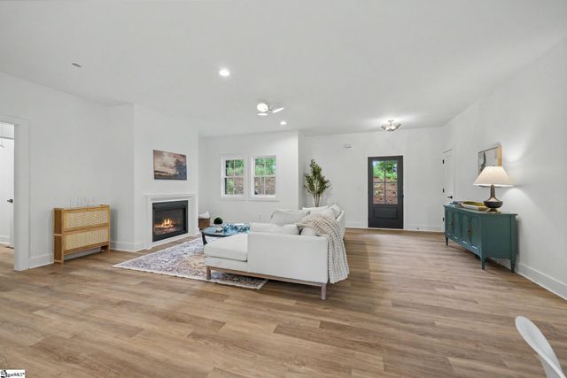 160 Holmes Drive, Spartanburg, SC 29303