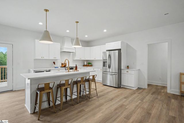 160 Holmes Drive, Spartanburg, SC 29303