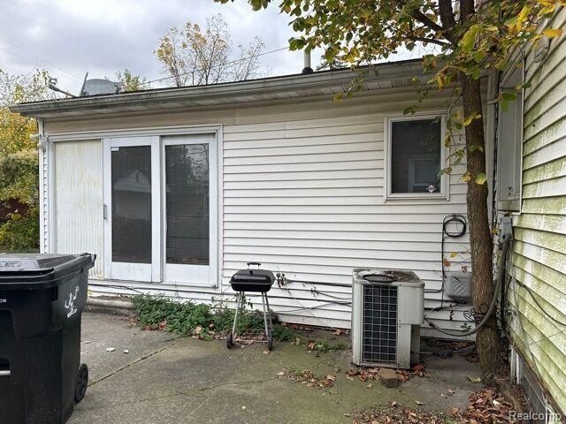 15865 Collingham Drive, Detroit, MI 48205