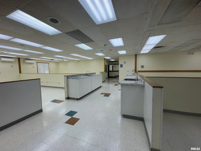 2904 11TH Street, Rock Island, IL 61201