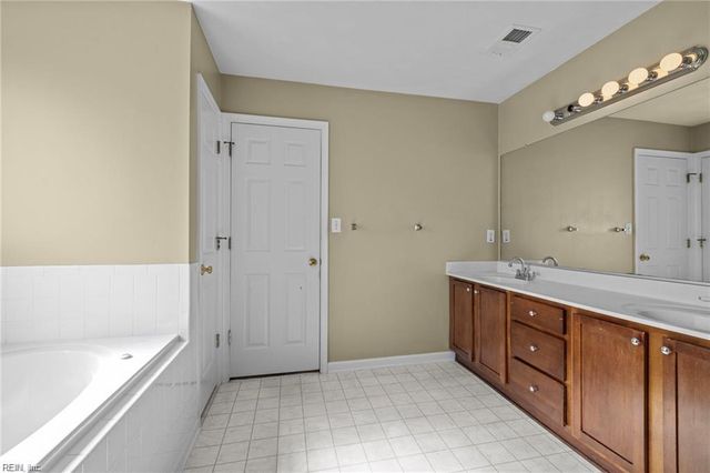101 Woodhaven DR, Suffolk, VA 23435