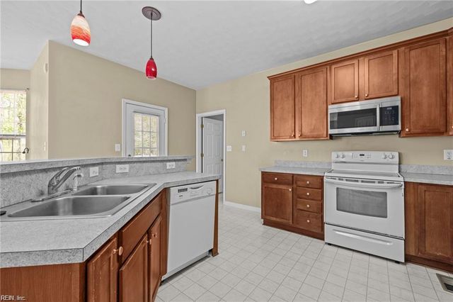 101 Woodhaven DR, Suffolk, VA 23435