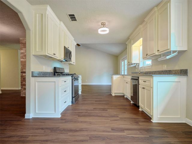 3979 County Road 962b, Alvin, TX 77511