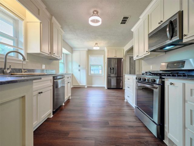 3979 County Road 962b, Alvin, TX 77511