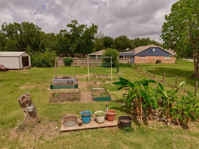 3979 County Road 962b, Alvin, TX 77511