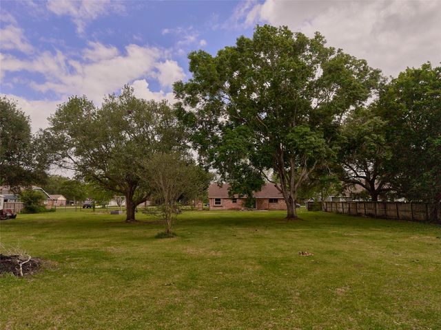 3979 County Road 962b, Alvin, TX 77511