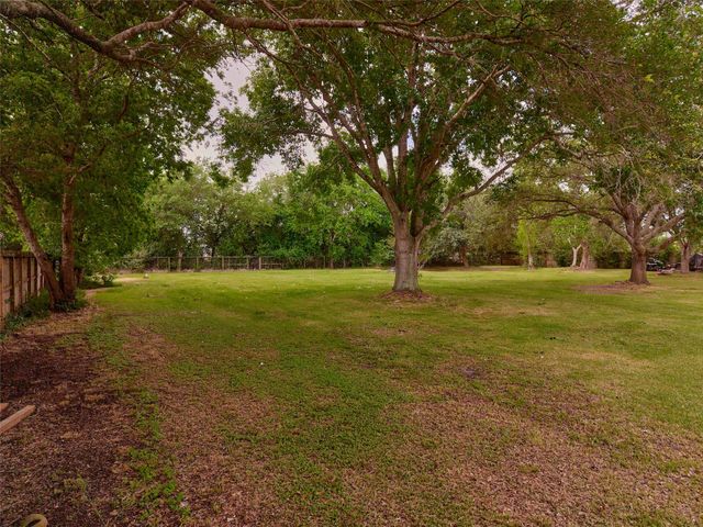 3979 County Road 962b, Alvin, TX 77511