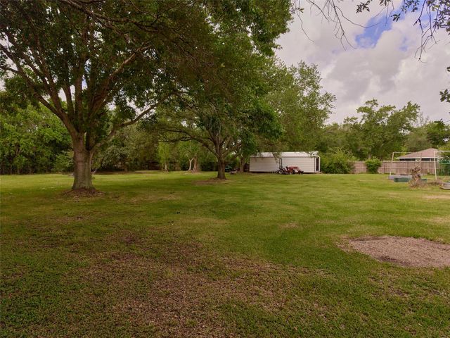 3979 County Road 962b, Alvin, TX 77511