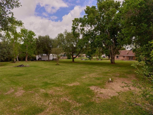 3979 County Road 962b, Alvin, TX 77511