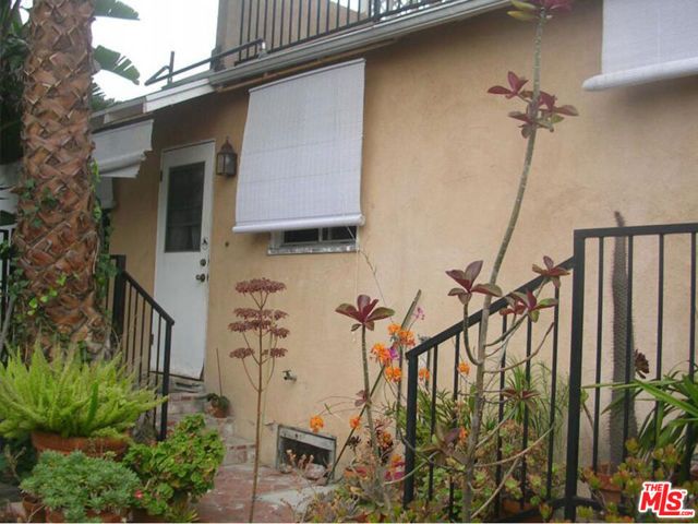 967 Lucile Avenue, Los Angeles, CA 90026