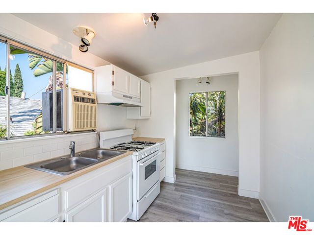 967 Lucile Avenue, Los Angeles, CA 90026