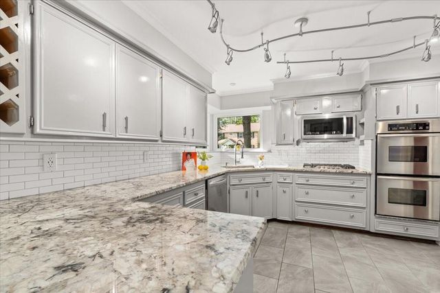 2106 Thousand Pines Drive, Houston, TX 77339