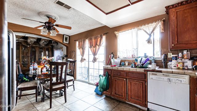 1833 E Avenue R2, Palmdale, CA 93550