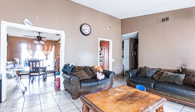 1833 E Avenue R2, Palmdale, CA 93550