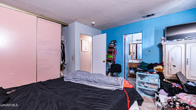 1833 E Avenue R2, Palmdale, CA 93550