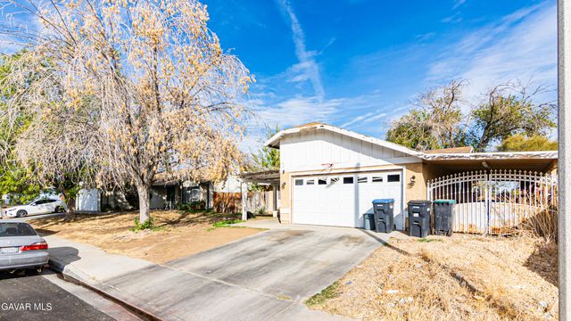 1833 E Avenue R2, Palmdale, CA 93550