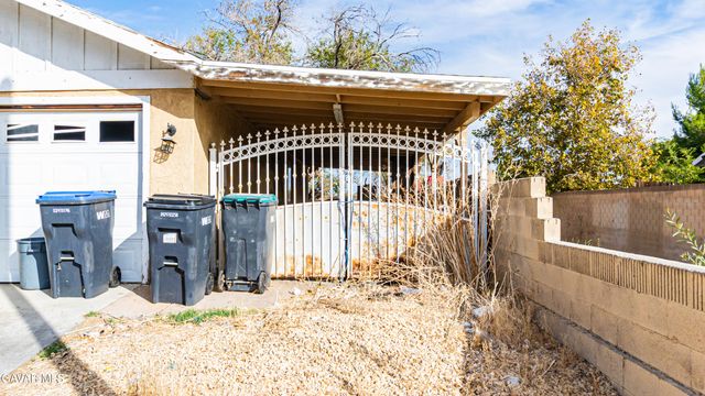 1833 E Avenue R2, Palmdale, CA 93550