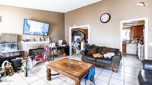 1833 E Avenue R2, Palmdale, CA 93550