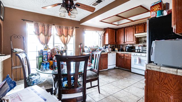 1833 E Avenue R2, Palmdale, CA 93550
