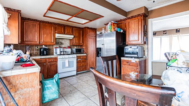 1833 E Avenue R2, Palmdale, CA 93550