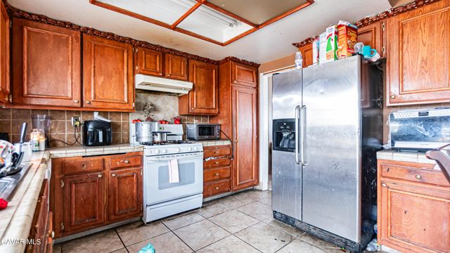 1833 E Avenue R2, Palmdale, CA 93550