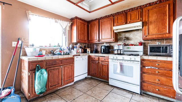 1833 E Avenue R2, Palmdale, CA 93550