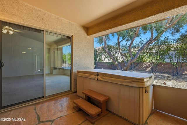 916 N Gulch Drive, Green Valley, AZ 85614