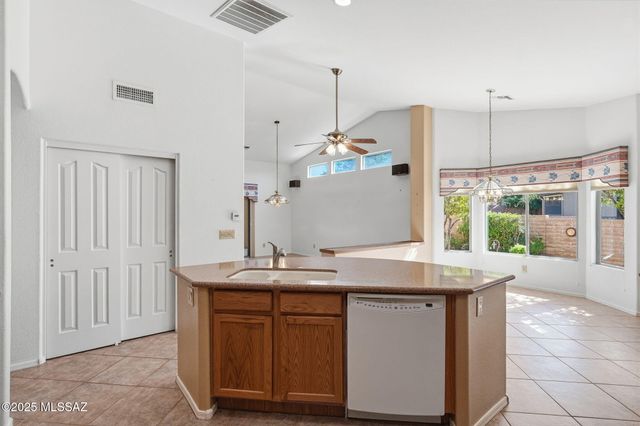 916 N Gulch Drive, Green Valley, AZ 85614