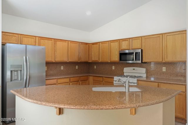 916 N Gulch Drive, Green Valley, AZ 85614