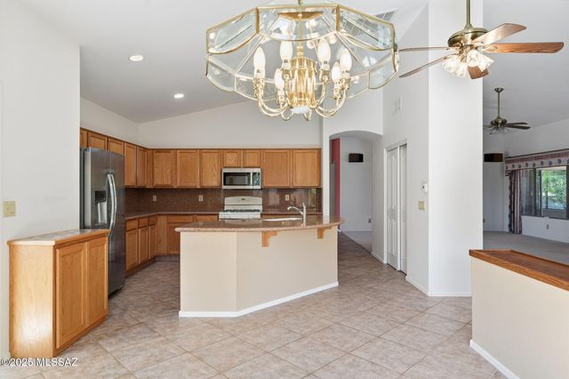 916 N Gulch Drive, Green Valley, AZ 85614