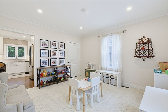 1343 Quincy Shore Dr, Quincy, MA 02169