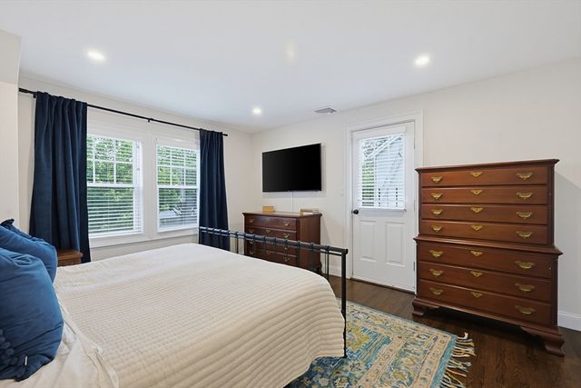 1343 Quincy Shore Dr, Quincy, MA 02169