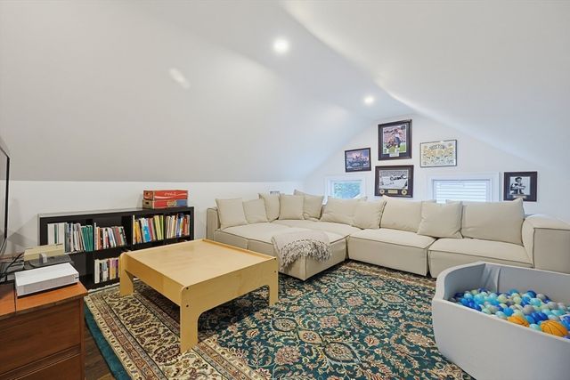 1343 Quincy Shore Dr, Quincy, MA 02169