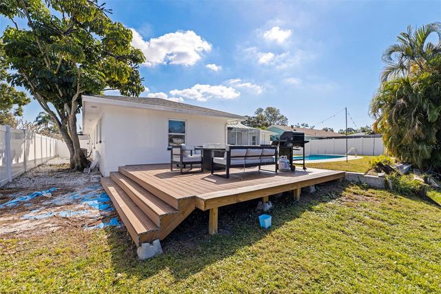 5802 BAY PINES LAKES BOULEVARD, St Petersburg, FL 33702