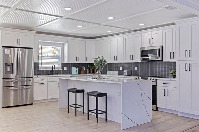 5802 BAY PINES LAKES BOULEVARD, St Petersburg, FL 33702