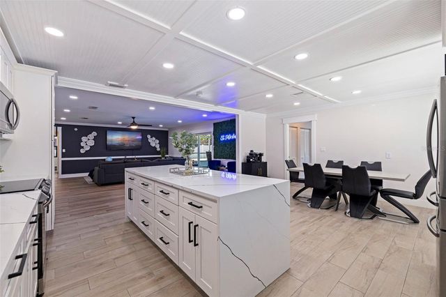 5802 BAY PINES LAKES BOULEVARD, St Petersburg, FL 33702