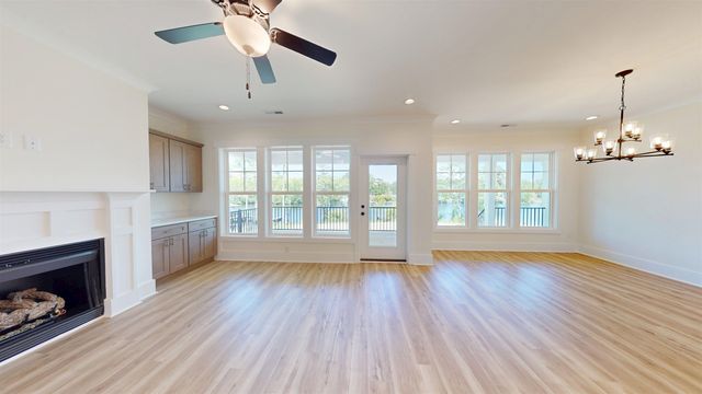 693 W Oak Circle, Myrtle Beach, SC 29588