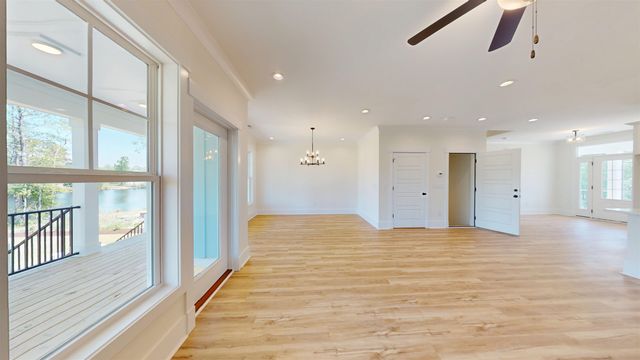 693 W Oak Circle, Myrtle Beach, SC 29588