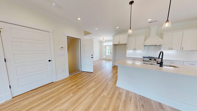 693 W Oak Circle, Myrtle Beach, SC 29588