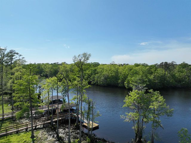 693 W Oak Circle, Myrtle Beach, SC 29588