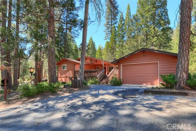 8067 Chilnualna Falls Road, Wawona, CA 95389